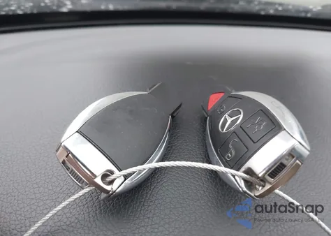 2015 Mercedes-Benz C 300 4Matic из США, поврежденный, VIN 55SWF4KB2FU015915